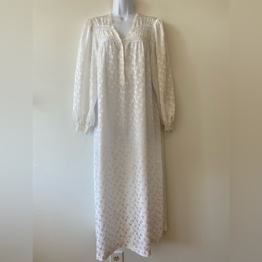 Set of two Oscar de la Renta long nightgowns black and white small - Picture 10 of 15